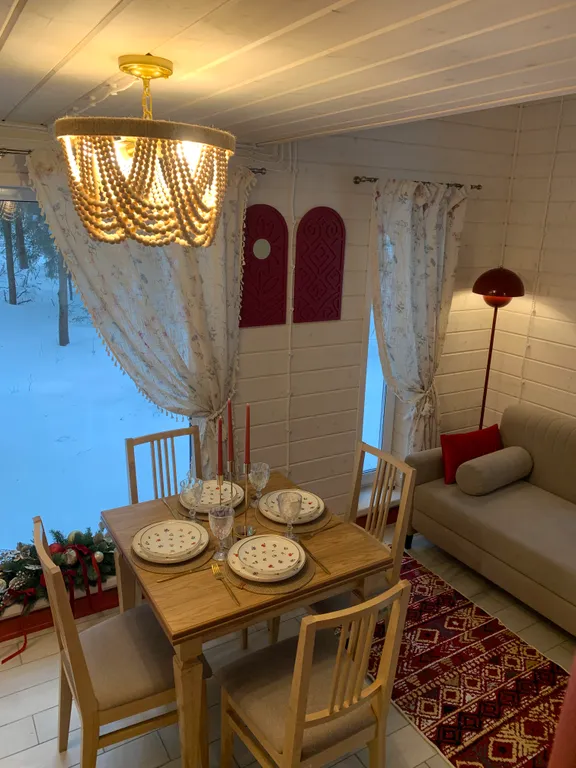 Красная Матрешка - глэмпинг в лесу