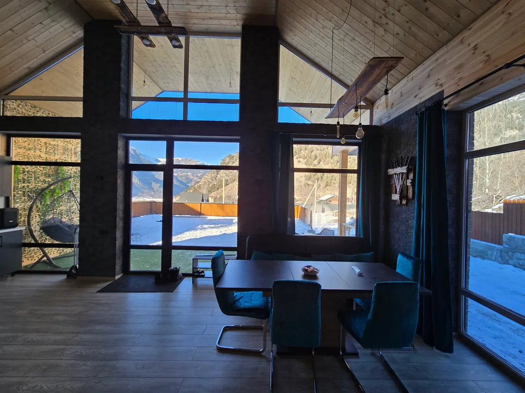 Уютный дом в горах