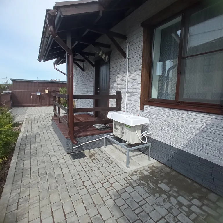 Коттедж с видом на сад