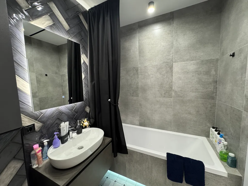 Комфортабельная стильная квартира с дизайнерским ремонтом в новом доме