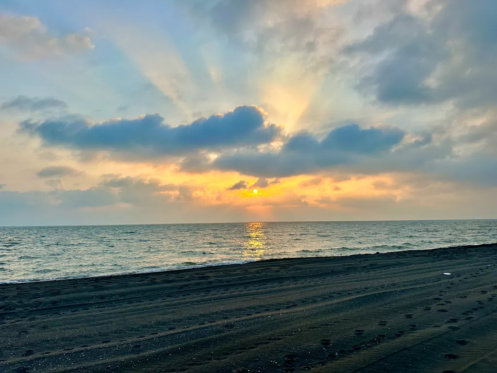 Большая вилла с песчанным пляжем