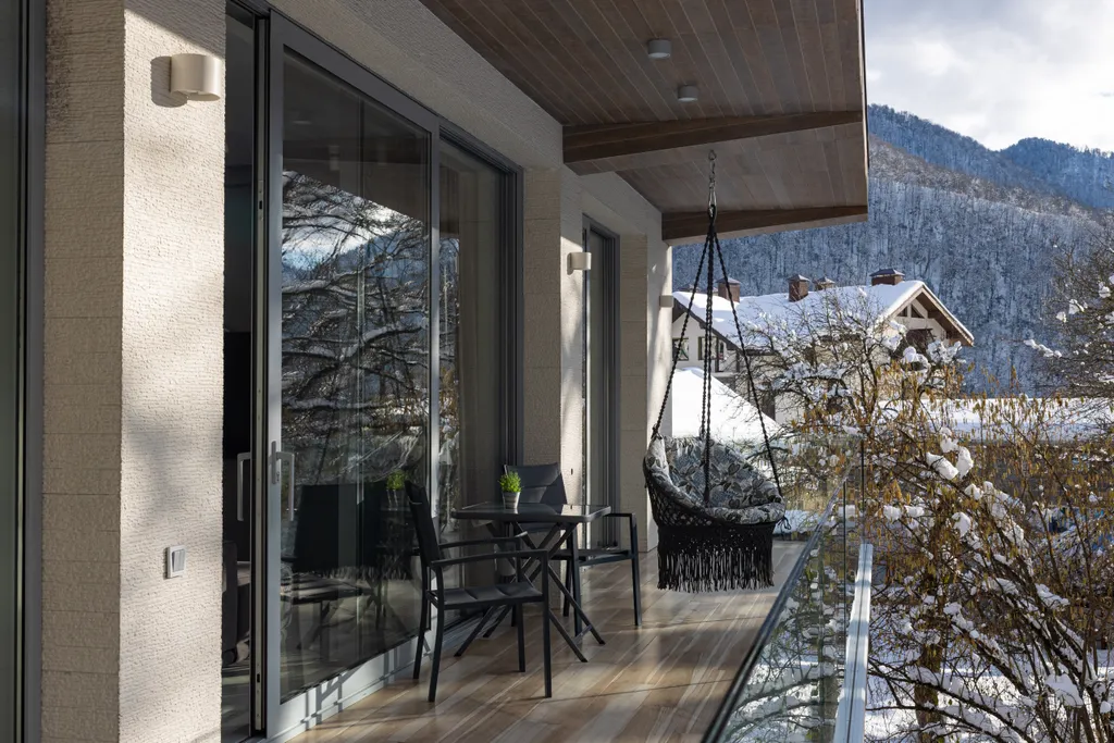 Просторная квартира с живым камином и видом на горы