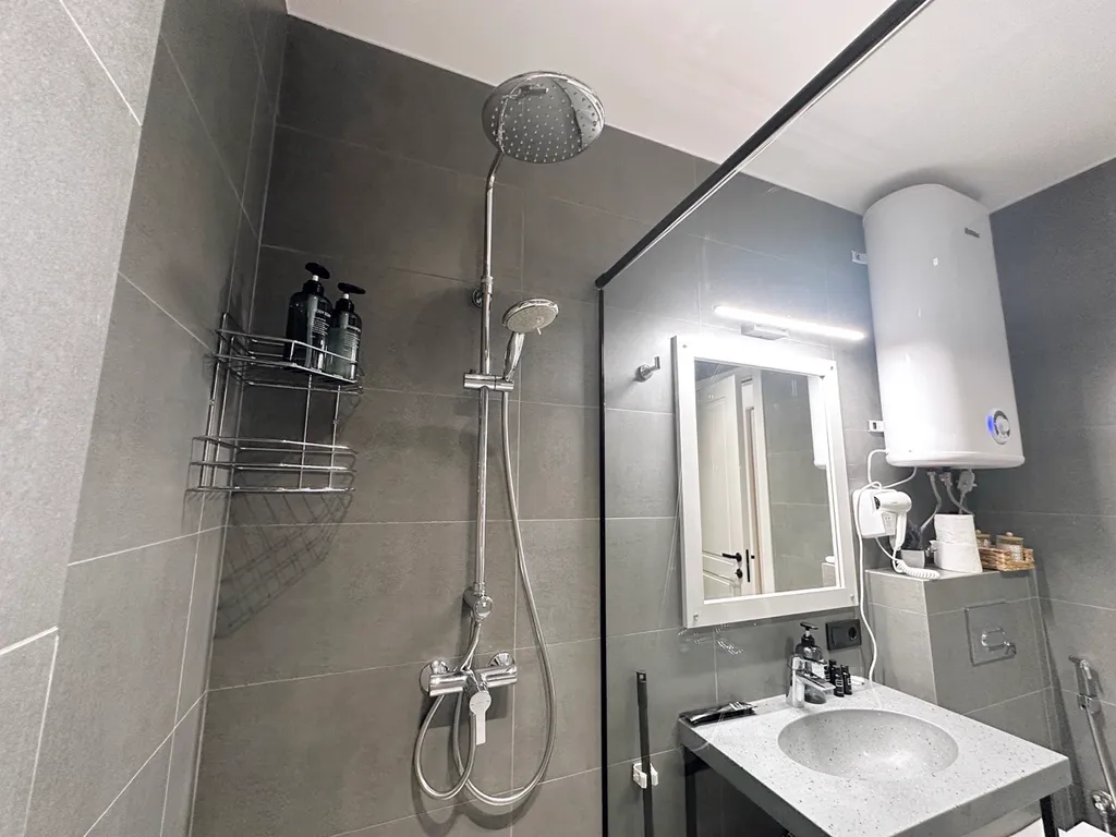 Просторный апартамент с видом на горы и море Crowne Plaza