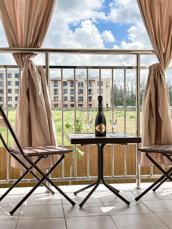 Квартира в Долине Сукко, 5 бассейнов на территории, качели на балконе