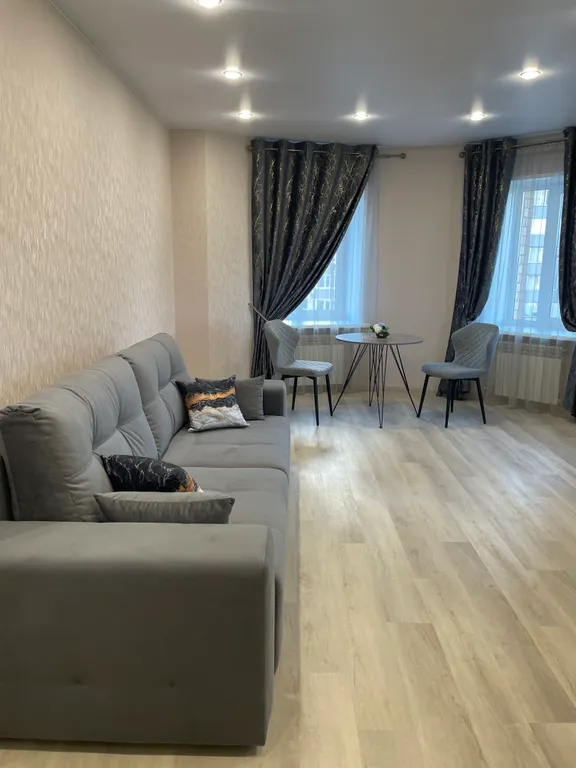 Просторная, после ремонта, квартира на Набережной, в центре города