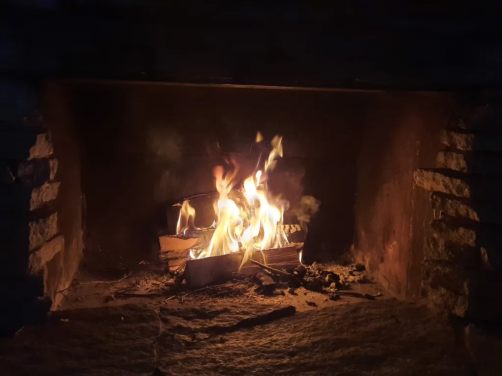 Коттедж с камином и видом на озеро