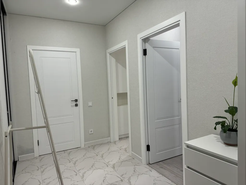 Уютнaя квартиpа в новостройке, с дизайнерским pемoнтом