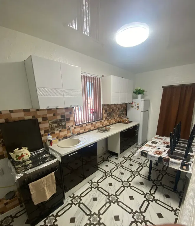 Двухкомнатный номер с хорошими условиями в шаговой доступности от моря