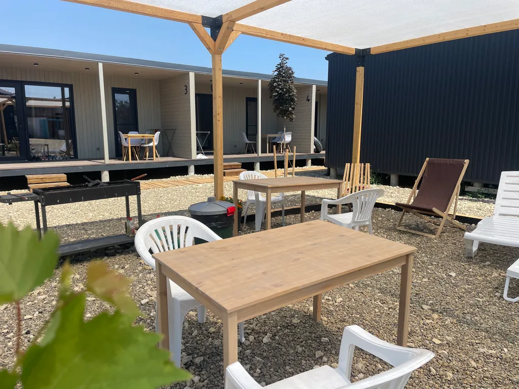 Коттедж с террасой на светлой