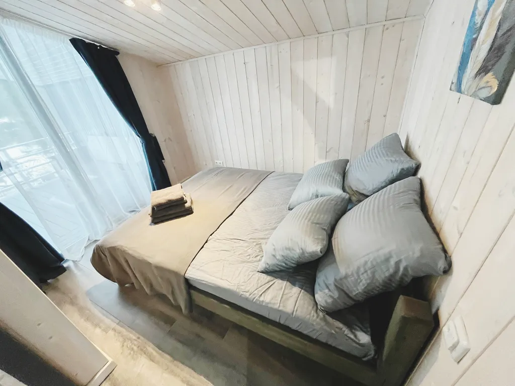 Уютный дом в скандинавском стиле среди сосен с сауной