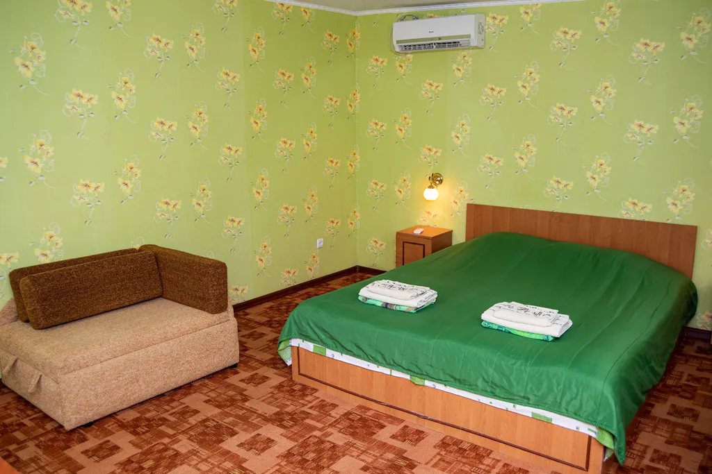 Семейные апартаменты с отдельным уютным двориком