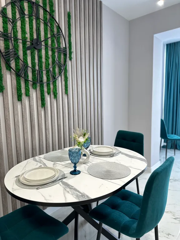 Комфортные апартаменты с видом на Дубовую рощу