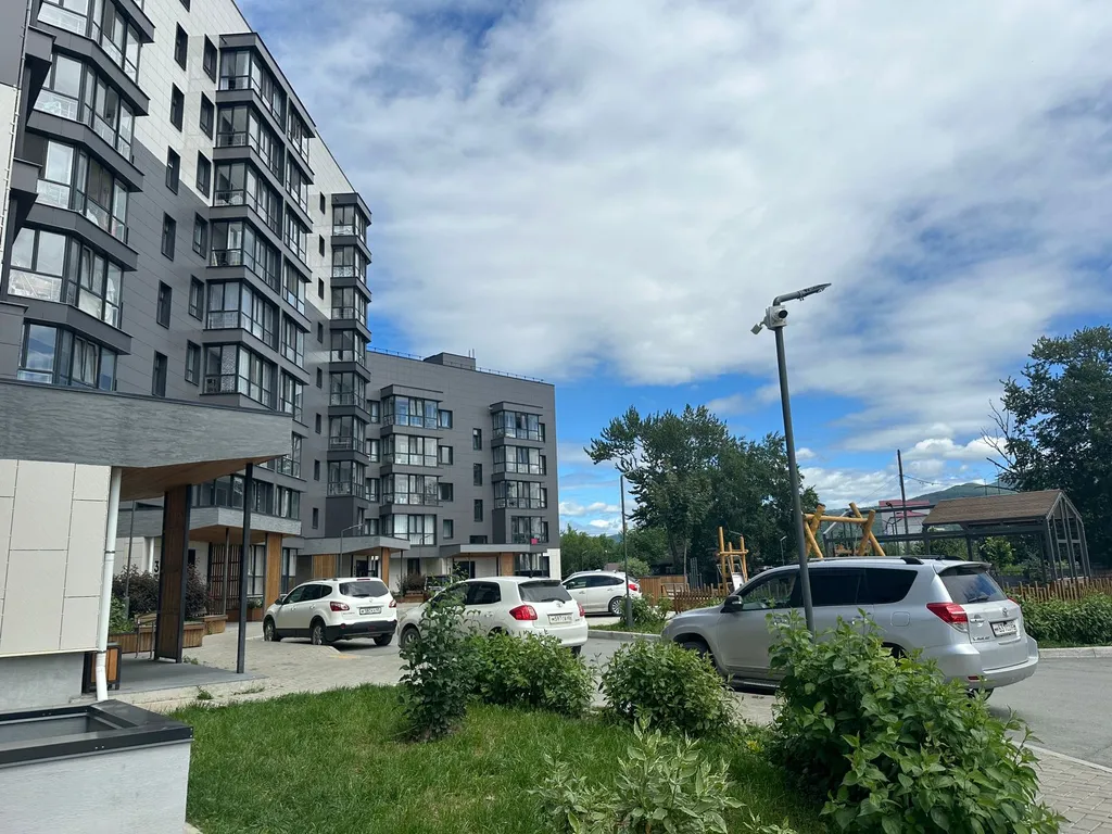 Комфортная квартира в новом доме с видом на закат