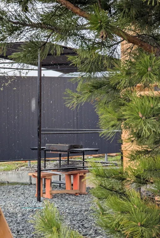 Просторный гостевой хороший дом с горячим банным чаном и баней