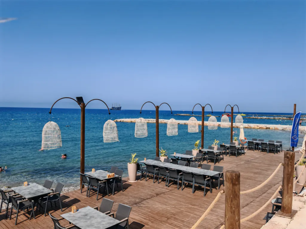 Квартира в Azura World c видом на бассейн и аквапарком