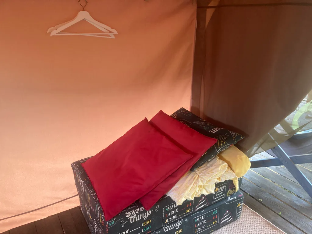 Уютный глэмпинг на прекрасном острове на псковском озере