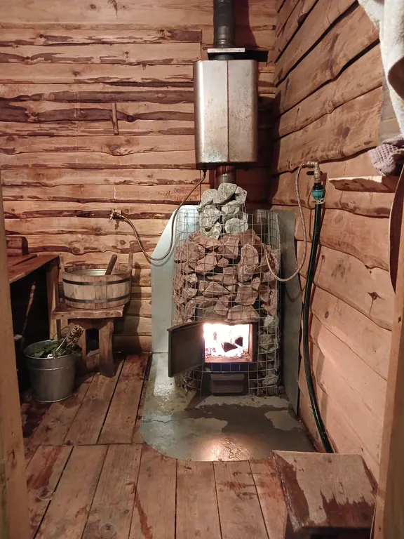 Дом у леса с камином на окраине для отдыха души и тела