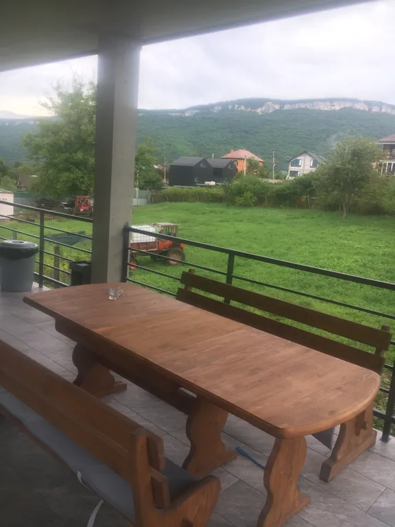 Номер люкс с видом на горы и всегда теплым бассейном