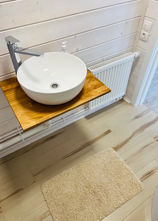 Дом Шалаш с купелью у озера