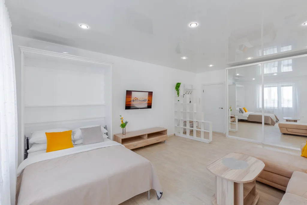 Большая студия около Железнодорожного вокзала в центре города