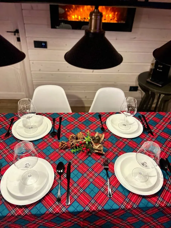 Домик в лесу с камином и баней