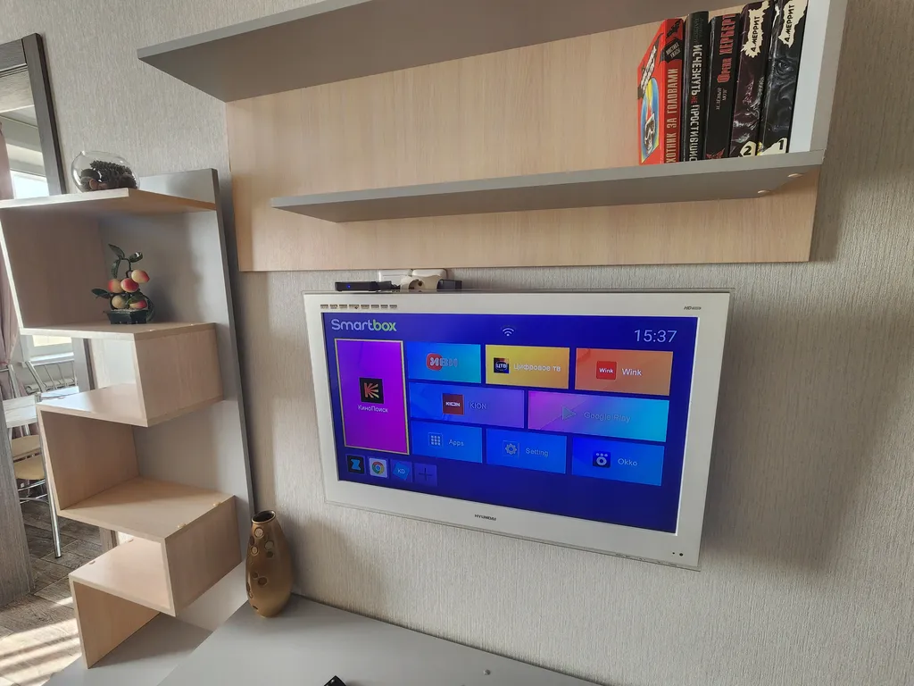 Уютная однокомнатная квартира с видом на озеро рядом с вокзалом