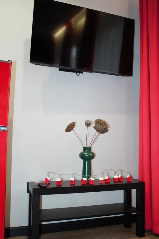 Стильная уютная студия с дизайнерским ремонтом