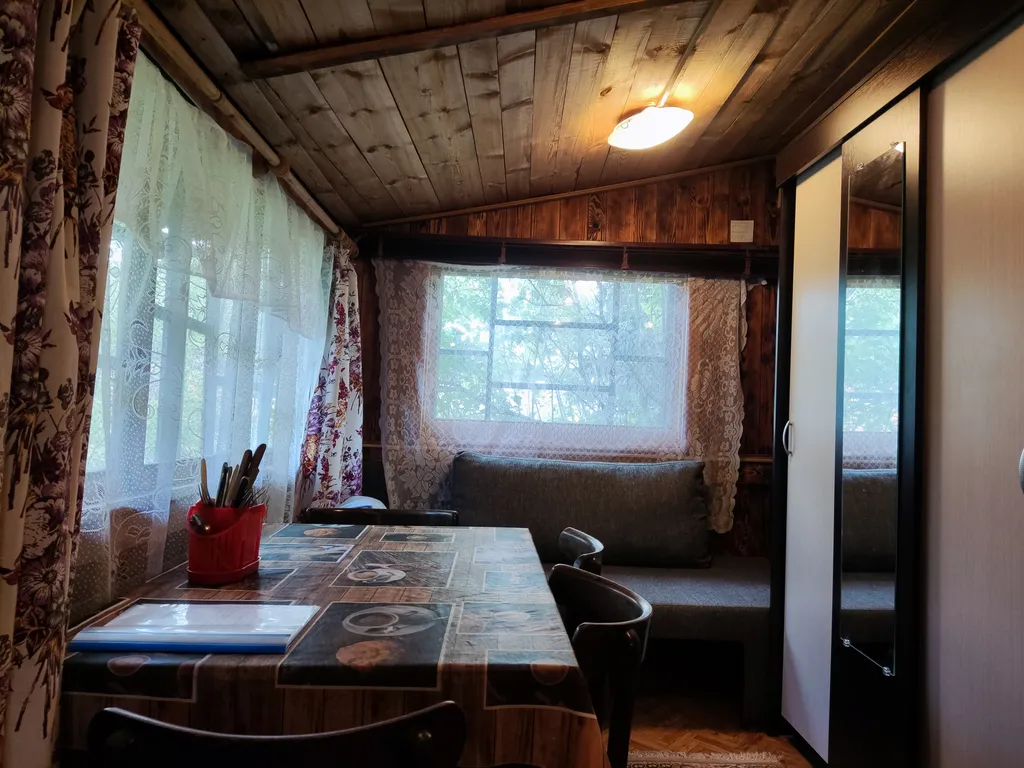 Дом в окружении леса, озёр и рек, около турбазы Алоль