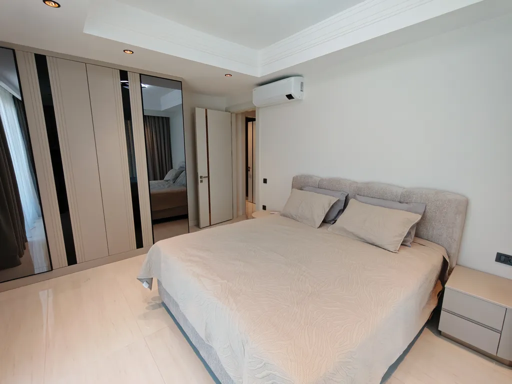 Квартира с дизайнерской отделкой, видом на море и аквапарком