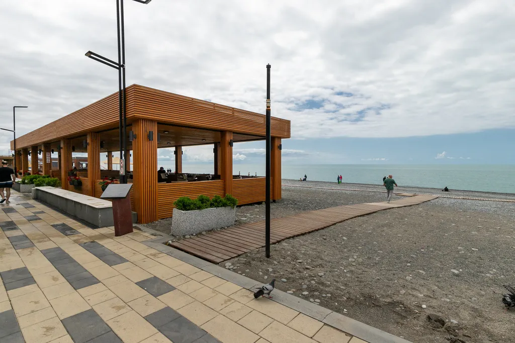 Большая современная студия у моря с видом на горы