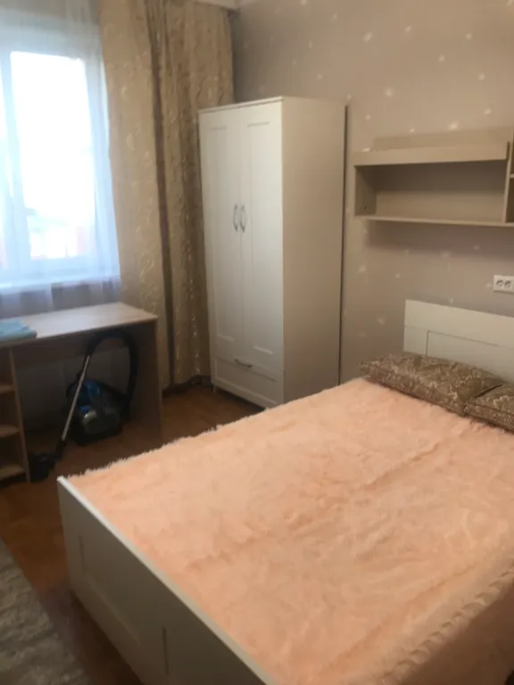 Уютная двухкомнатная квартира в центре ! Водстрой! 
Горячая вода есть!