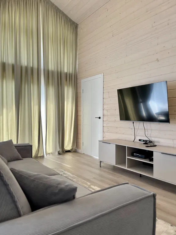 Коттедж Современный дом с баней у водохранилища — Лопотово