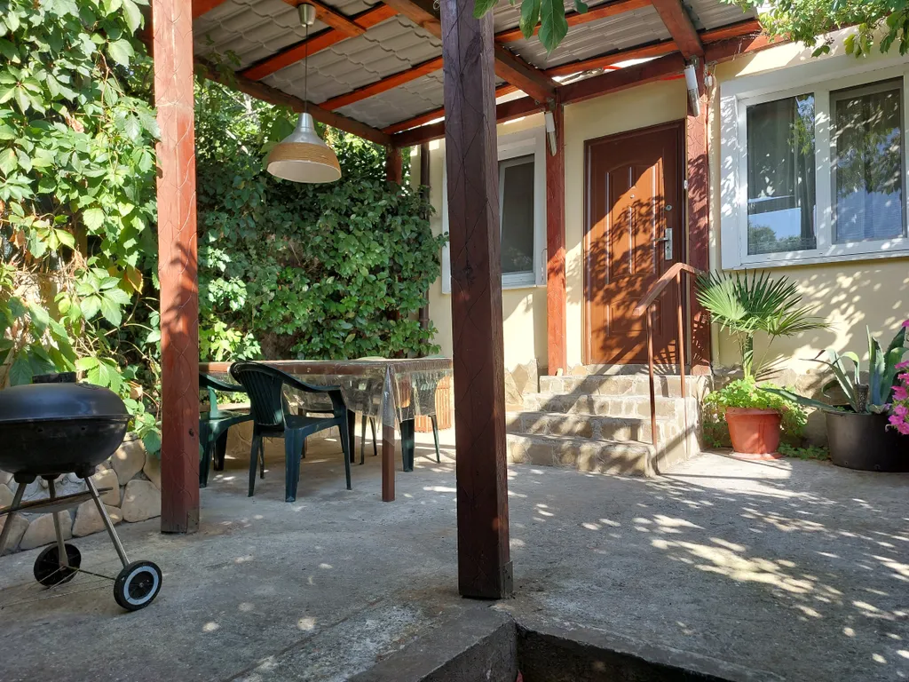 Уютный апартамент в Симеизе с большим собственным двором под ключ