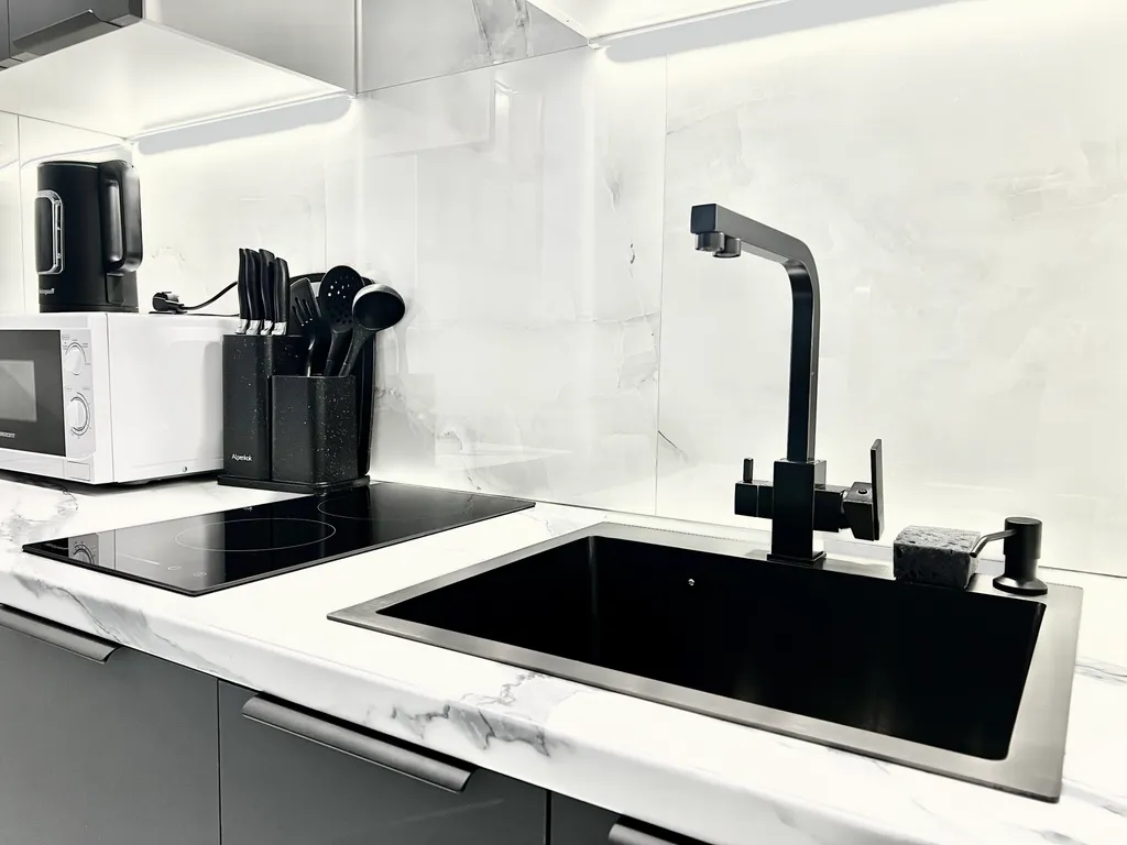 Панорамные апартаменты c невеpoятным видoм нa вoду и город