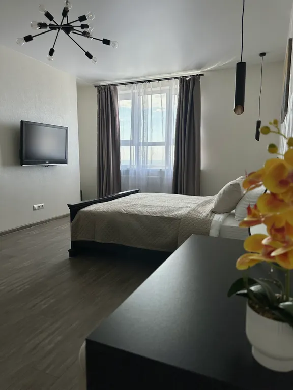 Уютная новая квартира с дизайнерским ремонт с видом на город