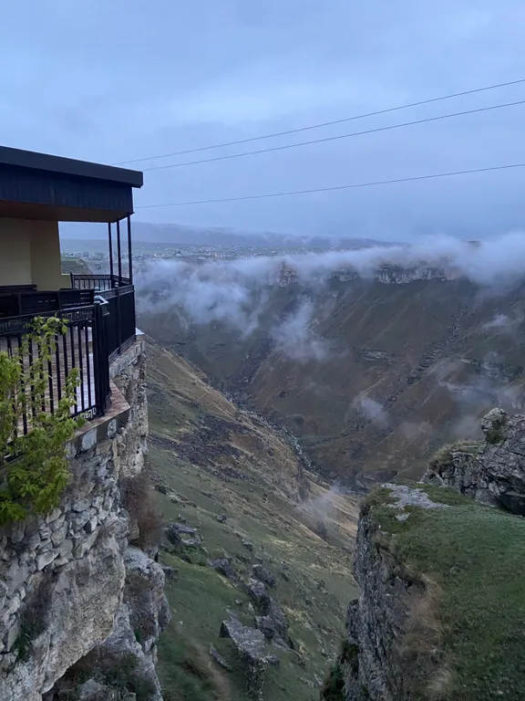 Дом с видом на водопад