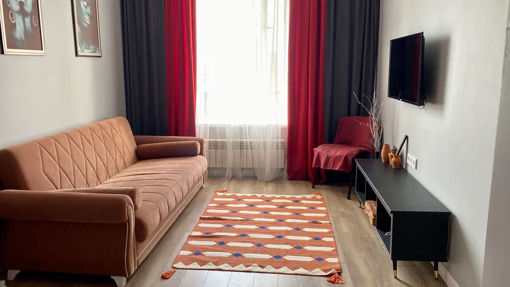 Современная красивая и яркая квартира