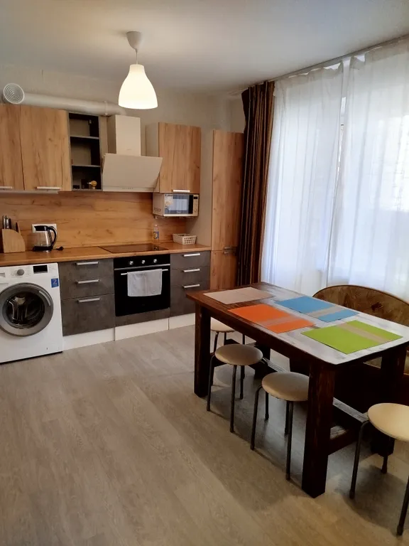 Просторная семейная двухкомнатная квартира рядом с центром города