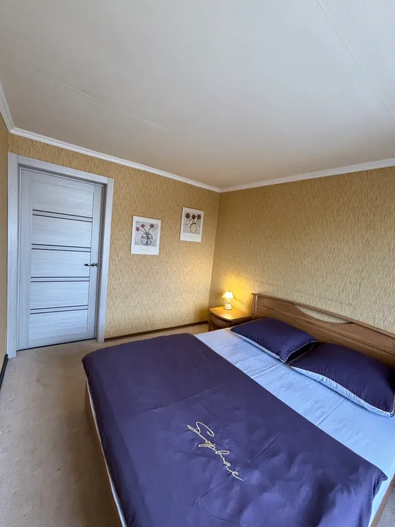 Двухэтажный коттедж на зелёной территории