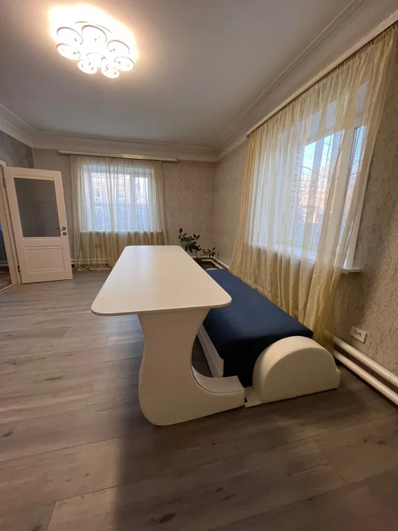 Большой двухэтажный дом