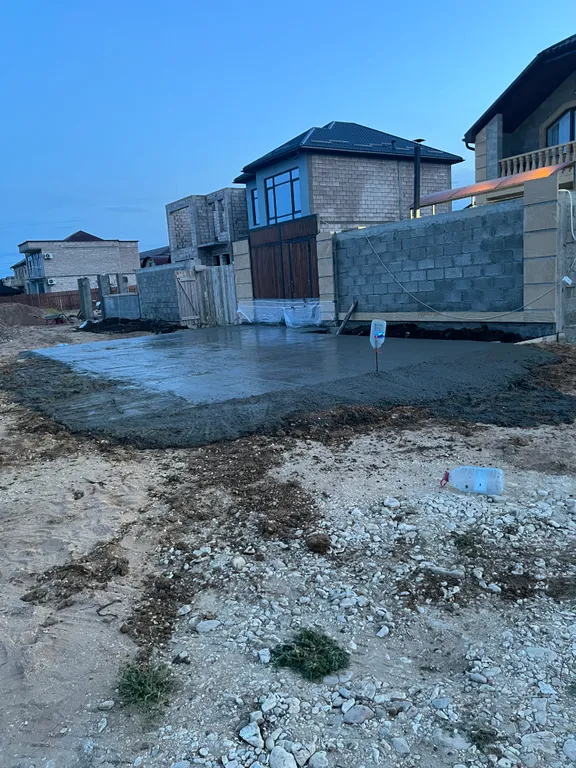 Новый двухэтажный дом на берегу моря, есть все необходимое