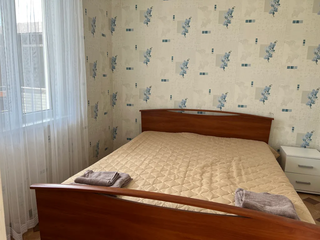 Небольшой домик рядом с морем