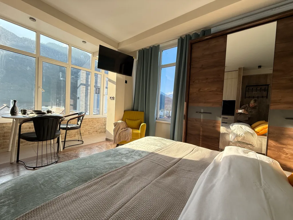 Квартира с шикарным видом на горы в центре Красной поляны