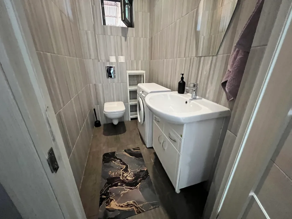 Большой дом с бассейном