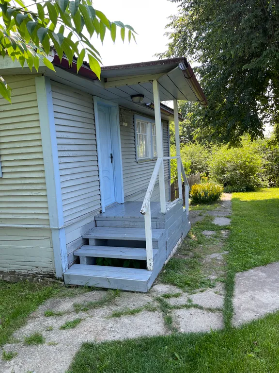 Дом с баней на берегу реки Волга с большой территорией