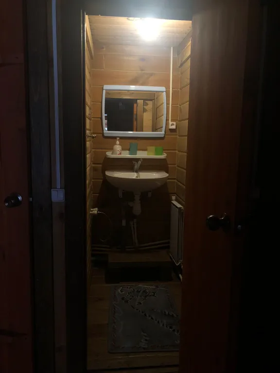 Комната с видом на горы в уютном доме