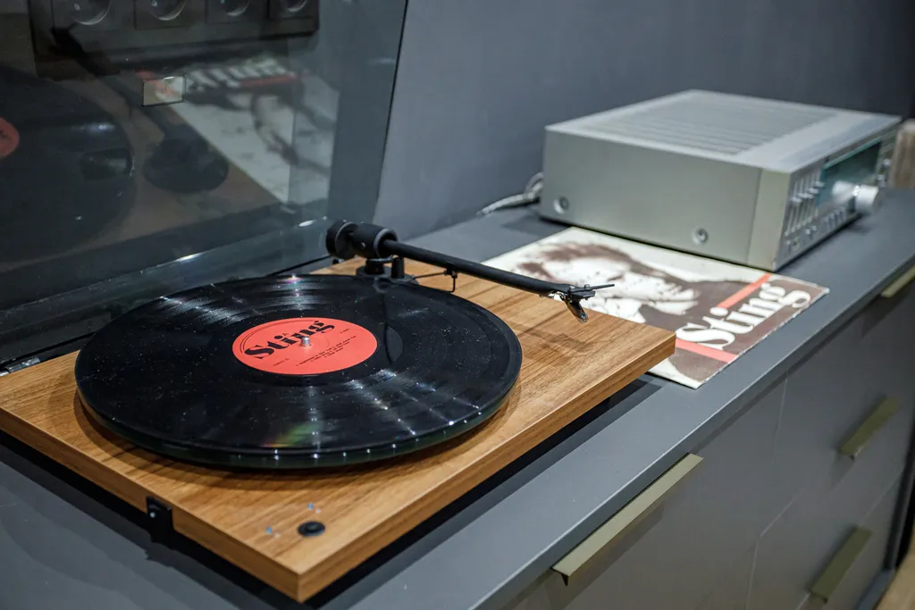 Дом на берегу реки