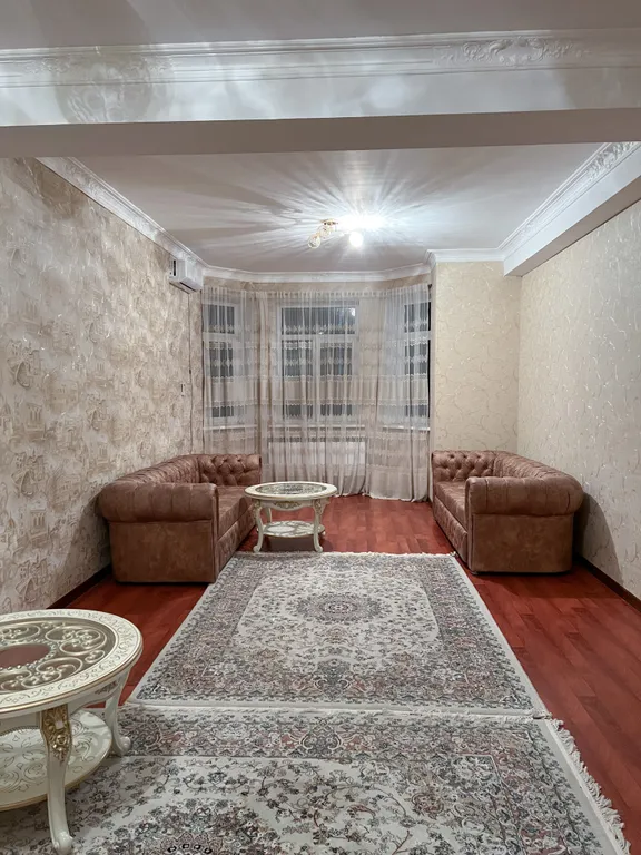 Дом с беседками