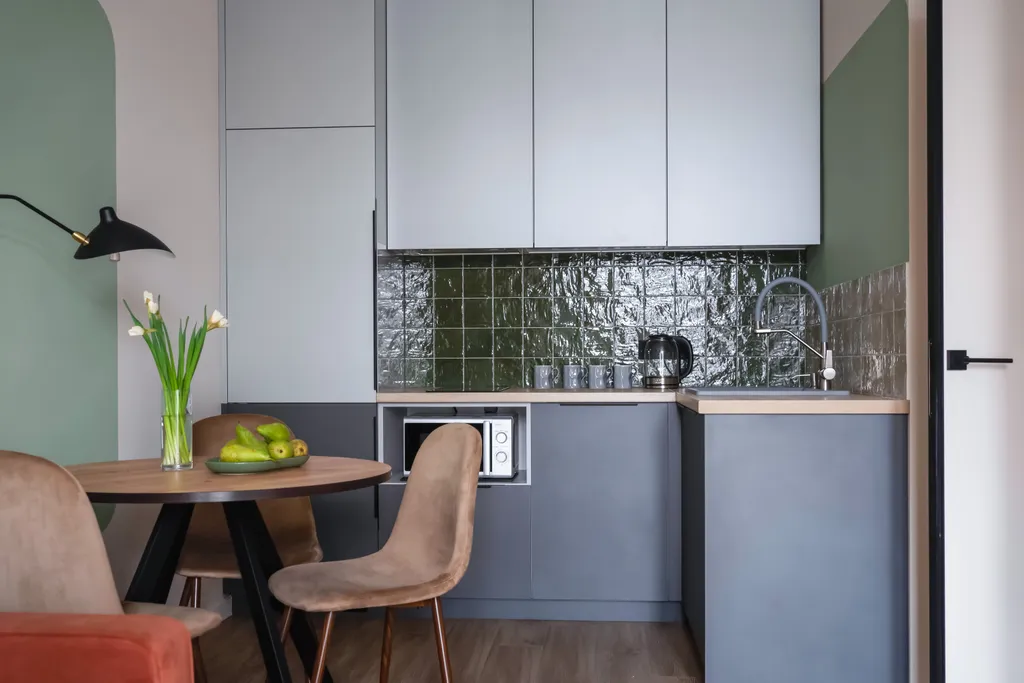 Комфортабельная евродвушка Меркурий с балконом у озера