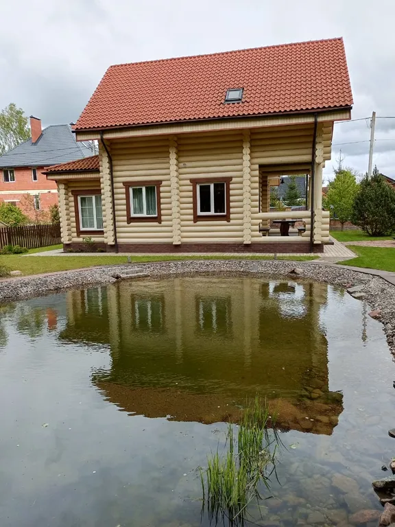 Уютный загородный дом с видом на лес